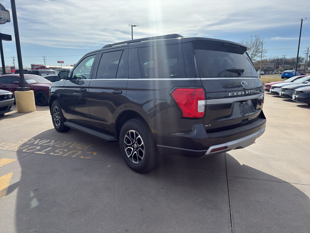 2024 Ford Expedition XLT photo 2