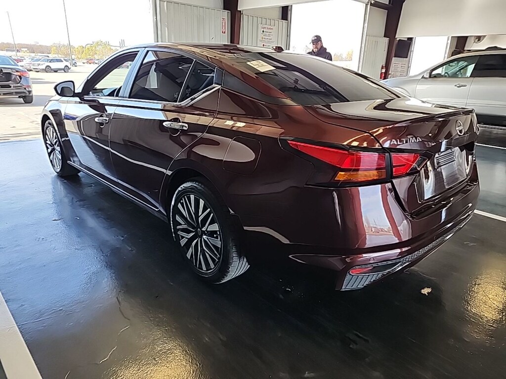 Used 2025 Nissan Altima SV Sedan