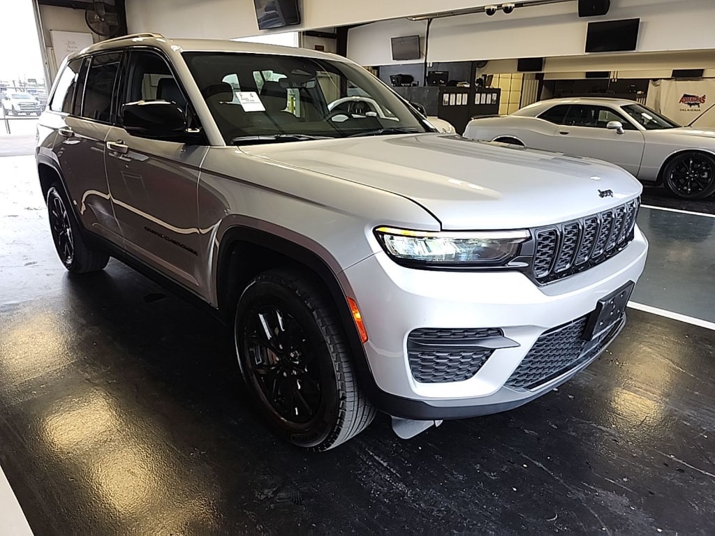 Used 2025 Jeep Grand Cherokee Altitude Sport Utility