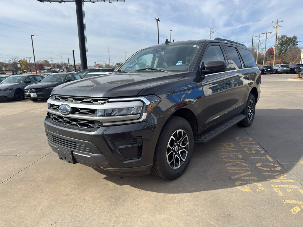 2024 Ford Expedition XLT photo 3