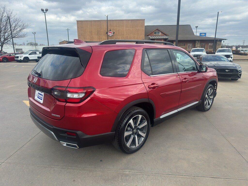 Used 2025 Honda Pilot Touring Sport Utility