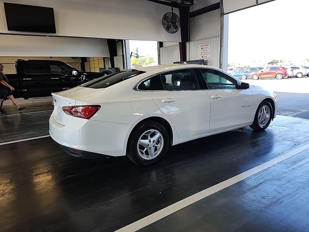 2019 Chevrolet Malibu 1LT photo 3