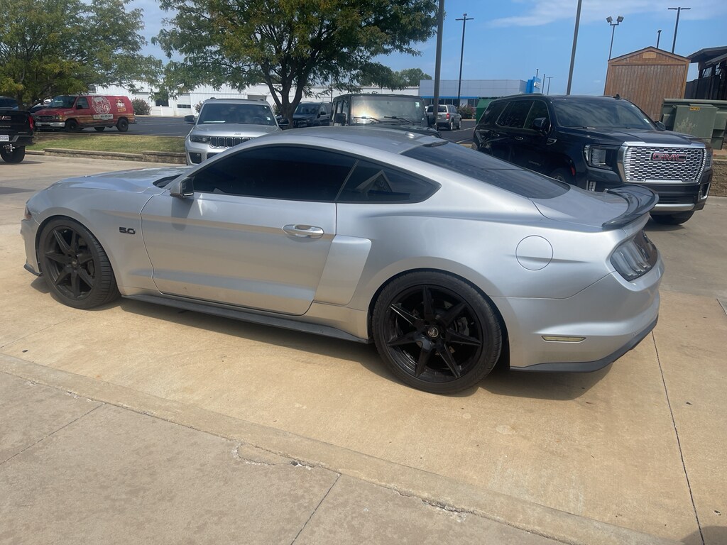 2019 Ford Mustang GT Premium photo 3