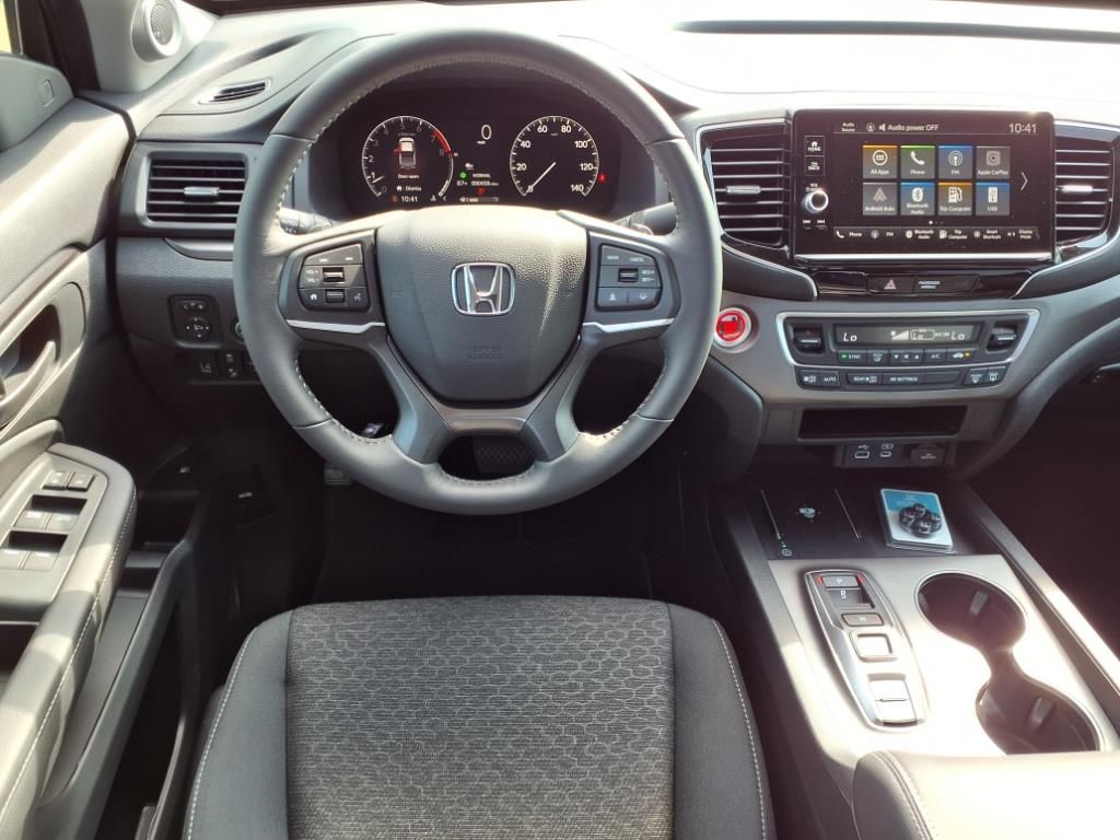 2025 Honda Ridgeline Sport photo 3