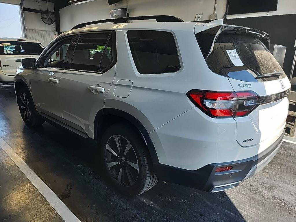 2023 Honda Pilot Elite photo 2