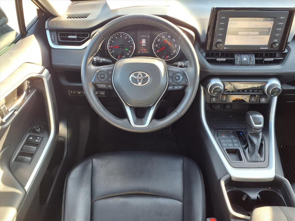 2020 Toyota RAV4 XLE Premium photo 3