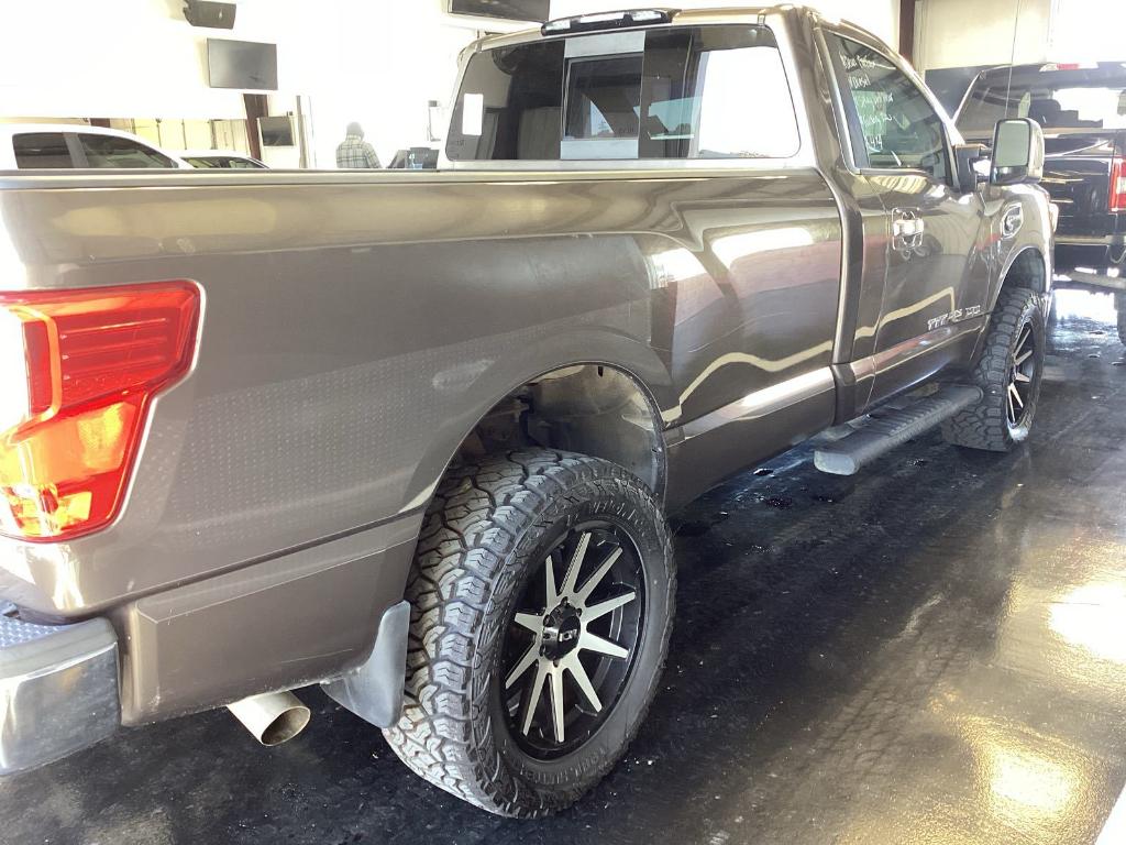 2017 Nissan Titan SV photo 3