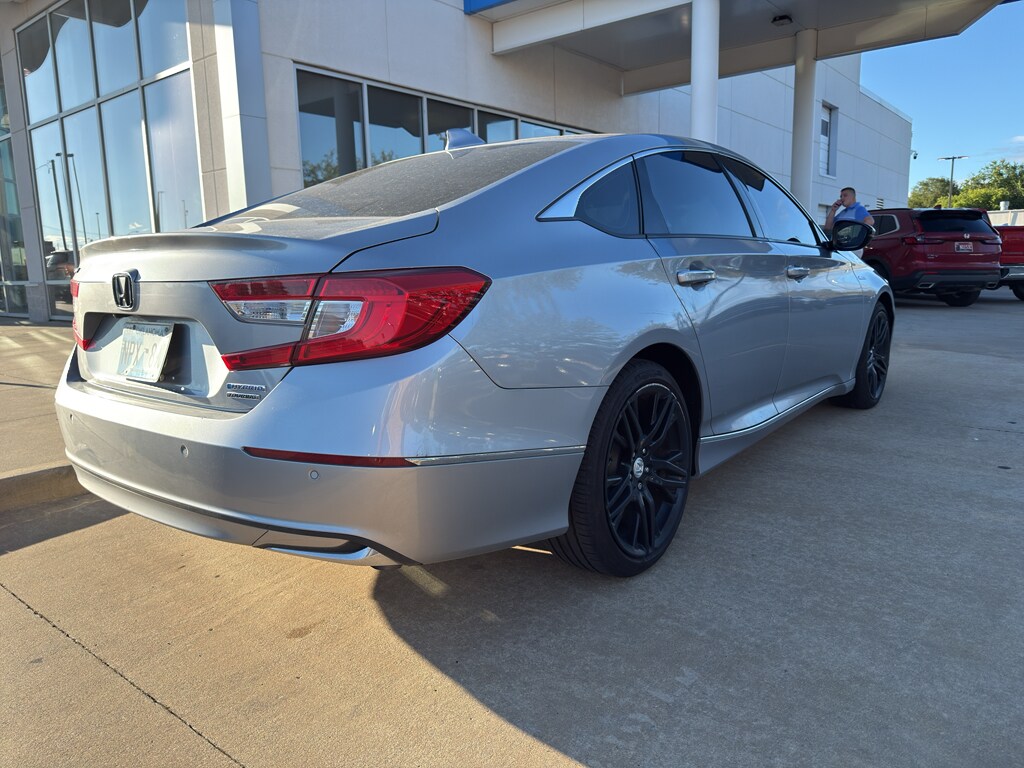 2022 Honda Accord Hybrid Touring photo 2