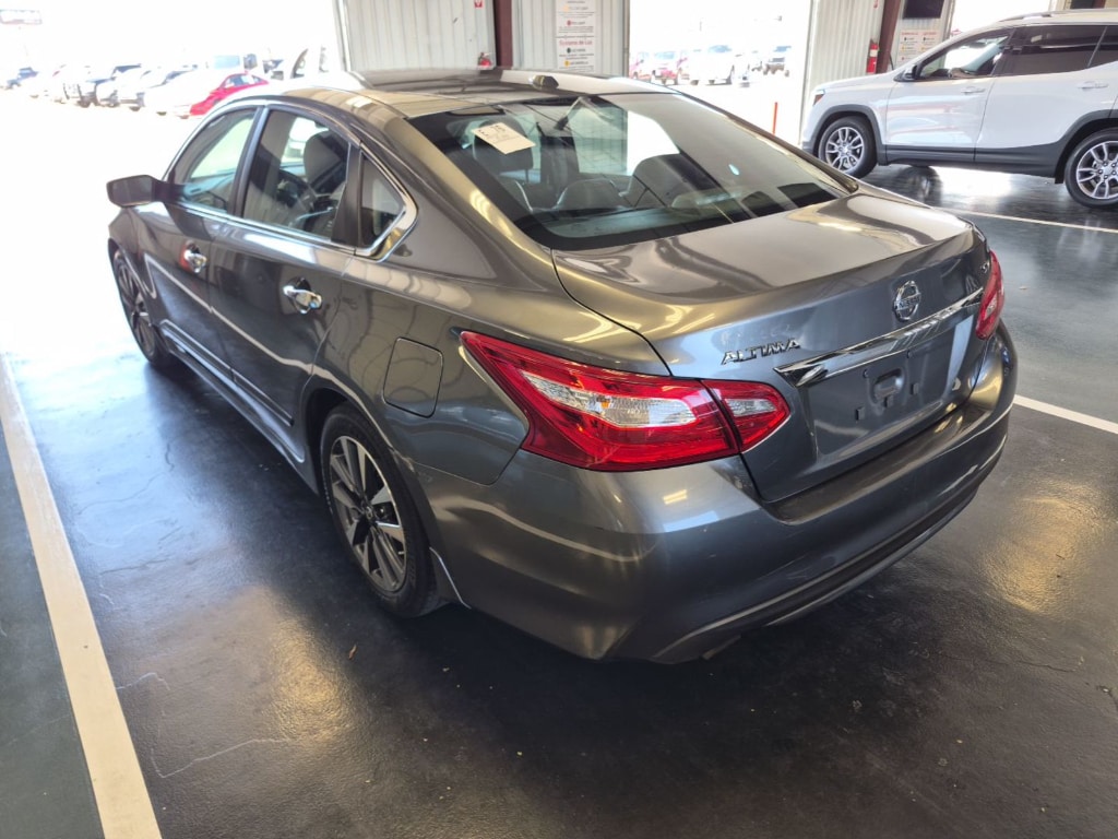 Used 2017 Nissan Altima 2.5 SV Sedan
