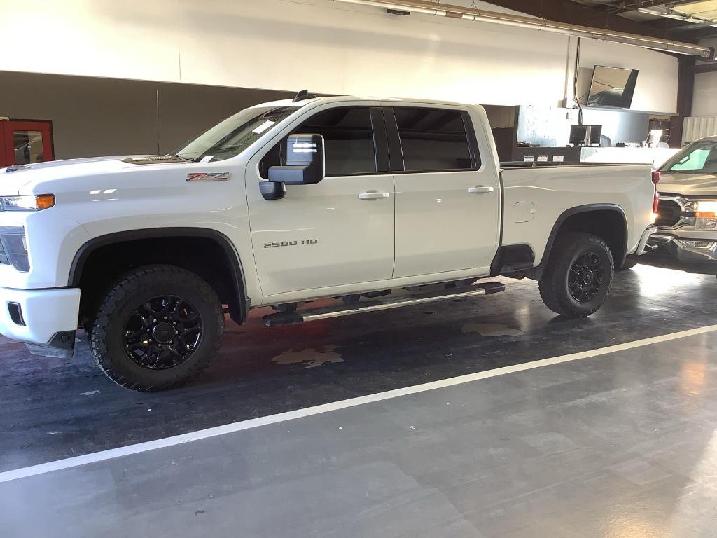2024 Chevrolet Silverado LT photo 2