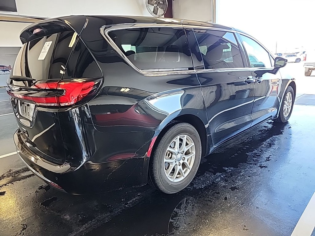 Used 2023 Chrysler Pacifica Touring L Passenger Van