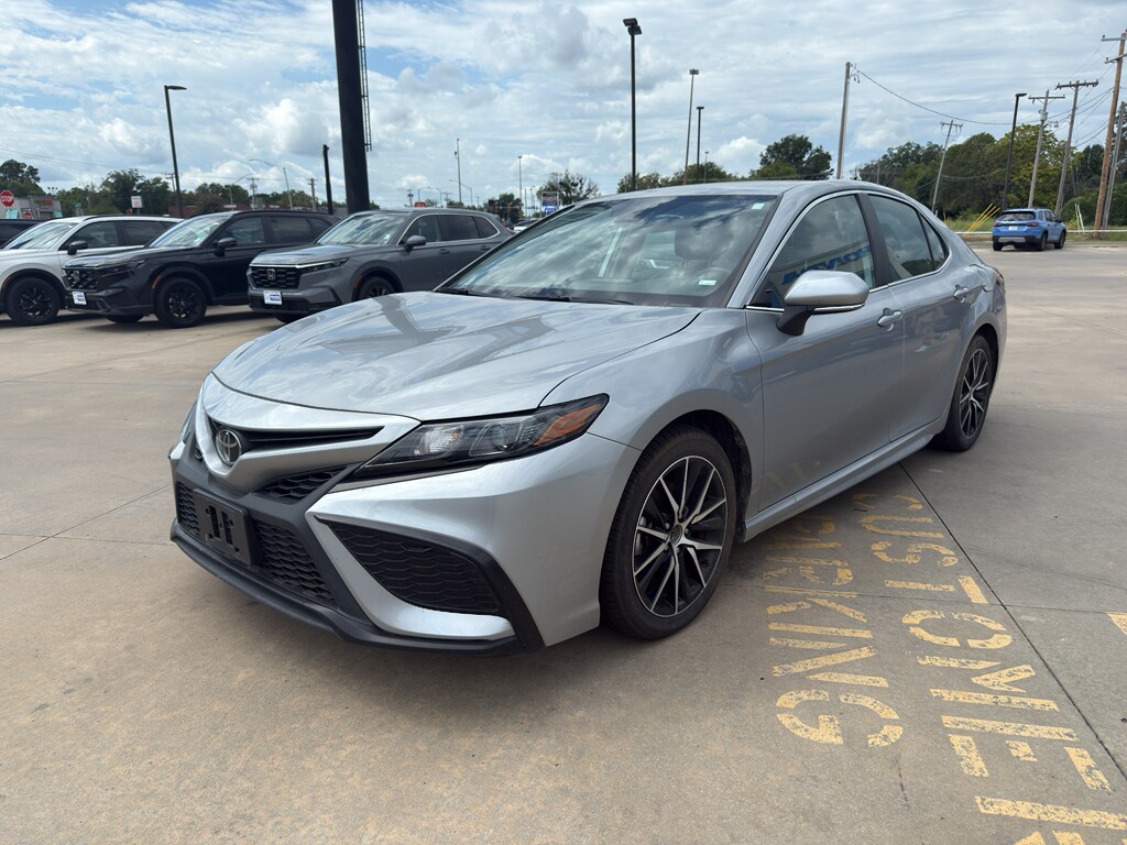 2023 Toyota Camry SE photo 4