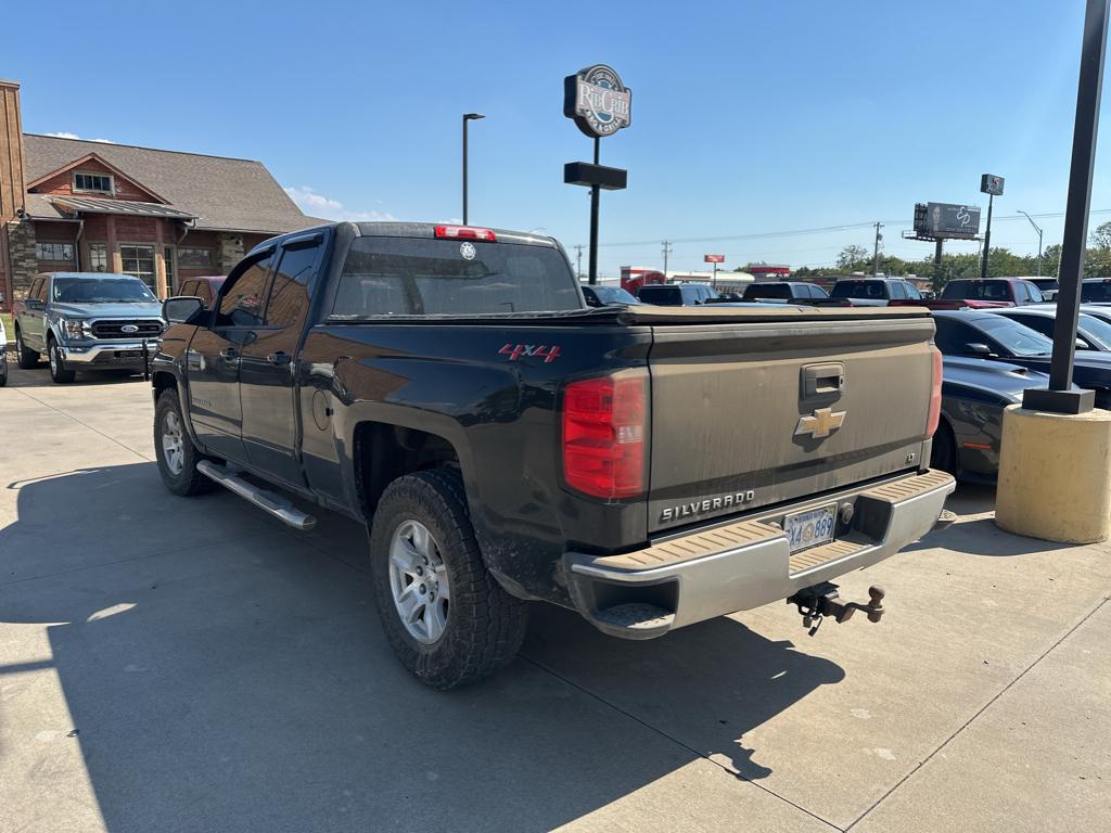 2018 Chevrolet Silverado 1500 LT photo 2
