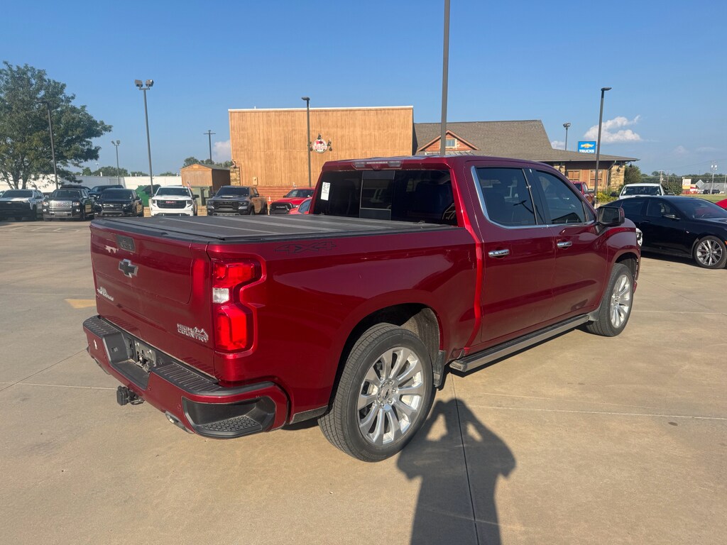2022 Chevrolet Silverado High Country photo 2