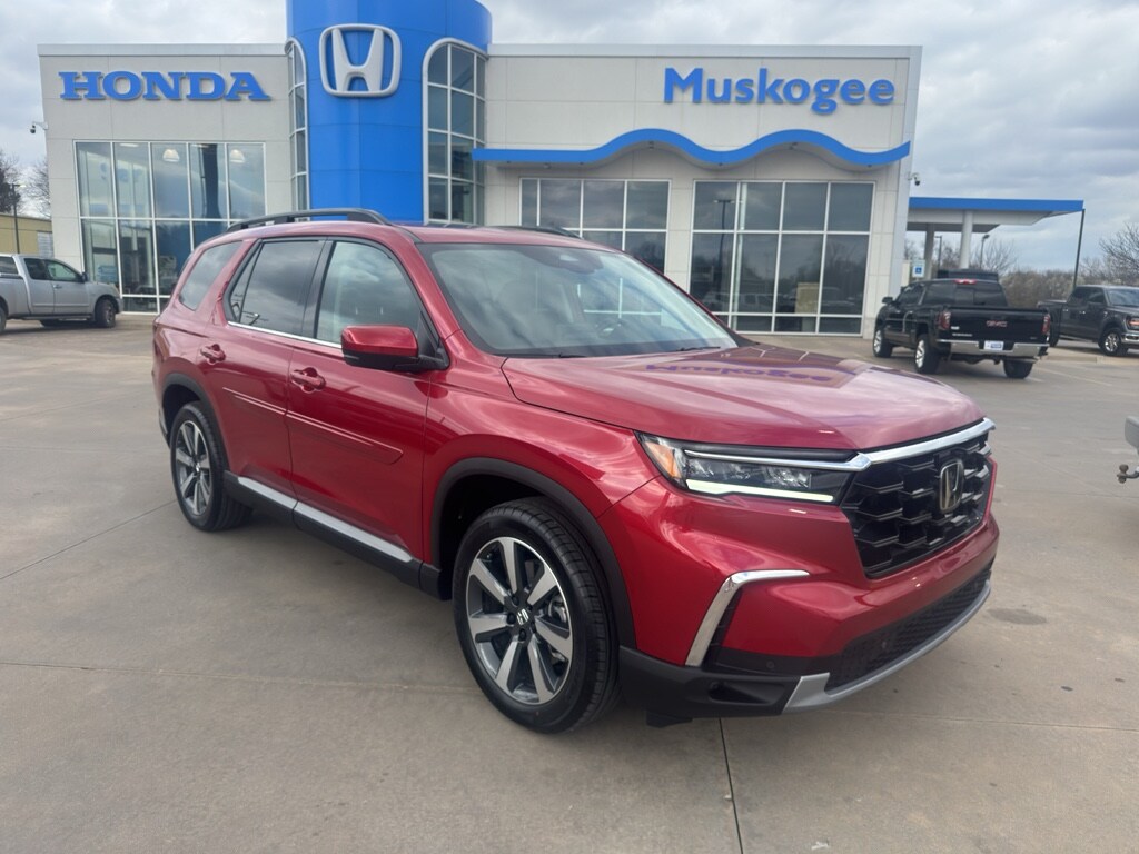Used 2025 Honda Pilot Touring Sport Utility