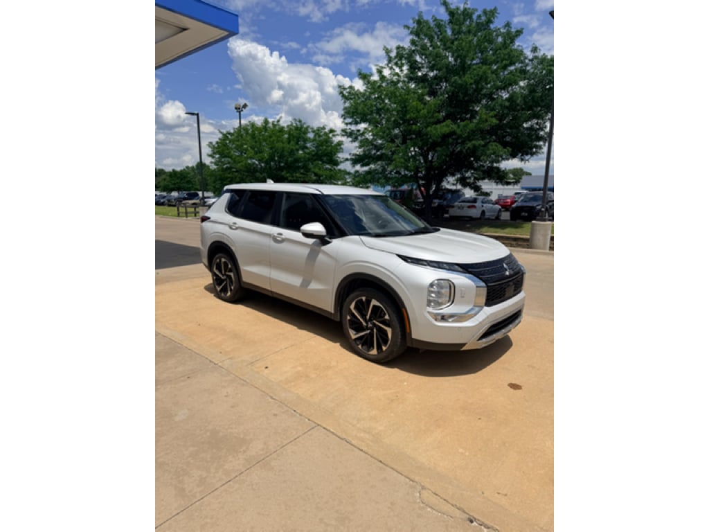 2023 Mitsubishi Outlander SE S-AWC's photo
