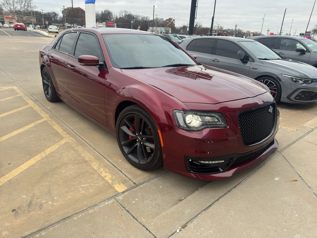 2023 Chrysler 300 C's photo