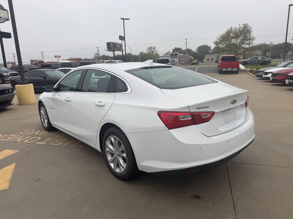 2024 Chevrolet Malibu 1LT photo 3
