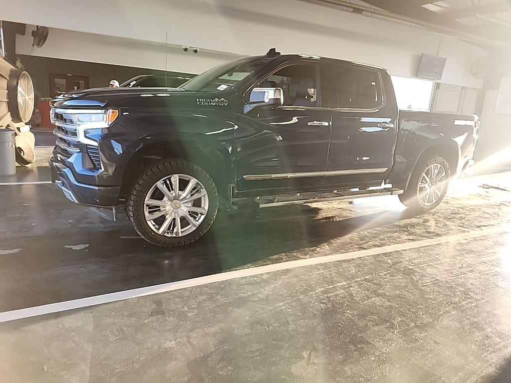 2022 Chevrolet Silverado 1500 High Country photo 2