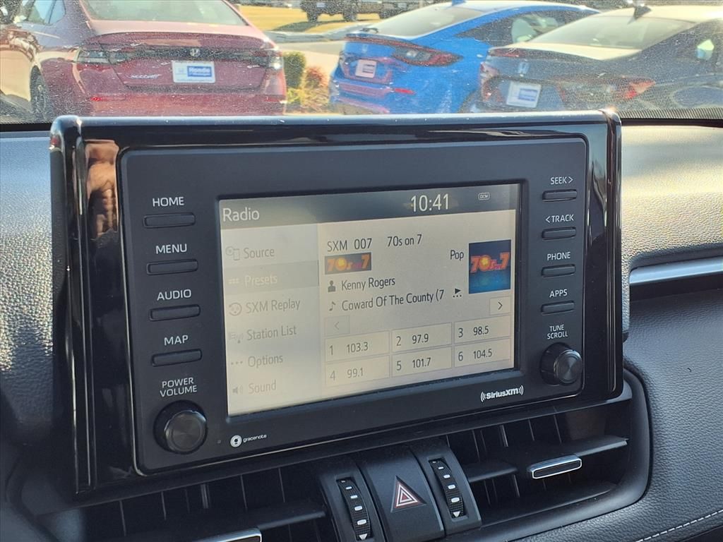 2020 Toyota RAV4 XLE Premium photo 4