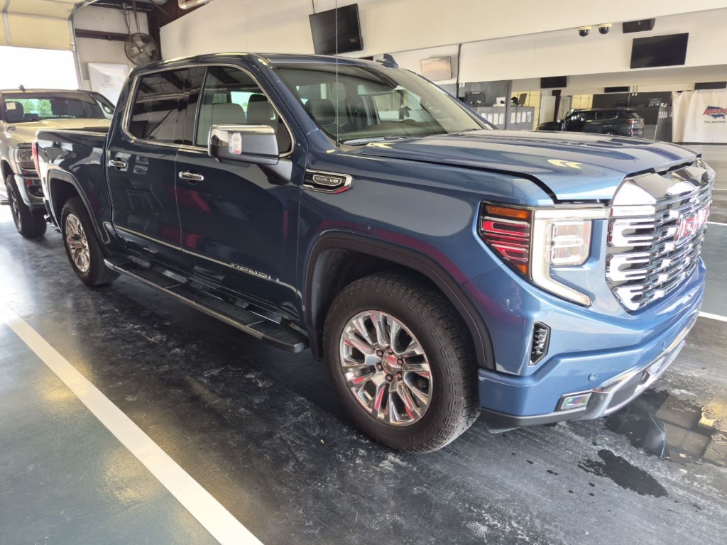 2025 GMC Sierra 4WD Crew Cab Short Box Denali's photo