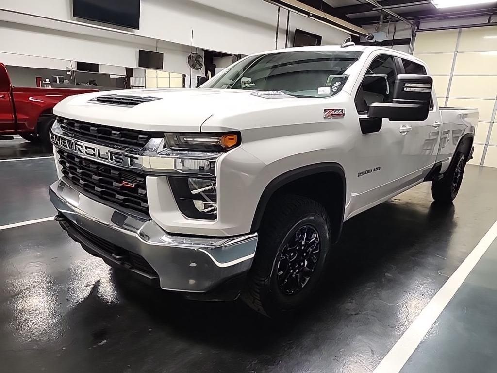 Used 2023 Chevrolet Silverado LT Cab; Crew