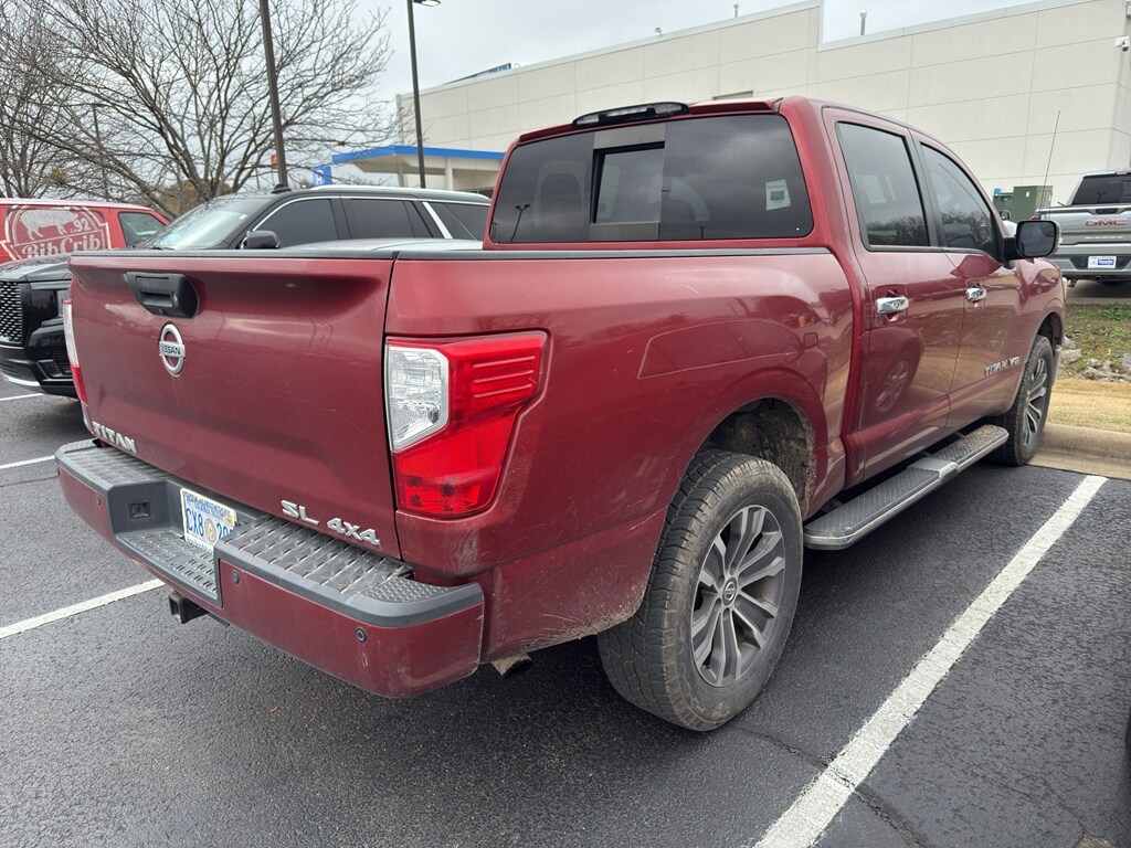 2018 Nissan Titan SL Crew Cab photo 2