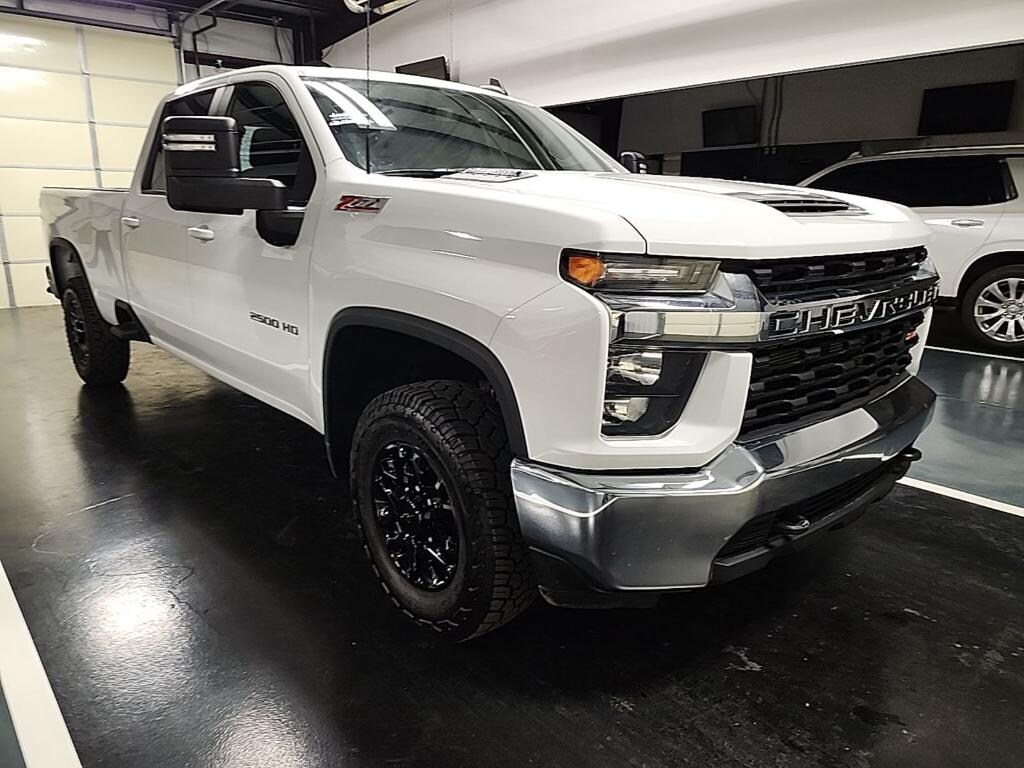 Used 2023 Chevrolet Silverado LT Cab; Crew