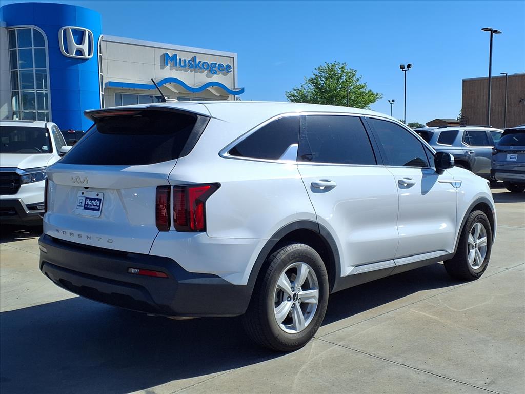 Used 2022 Kia Sorento LX with VIN 5XYRG4LC3NG117606 for sale in Muskogee, OK