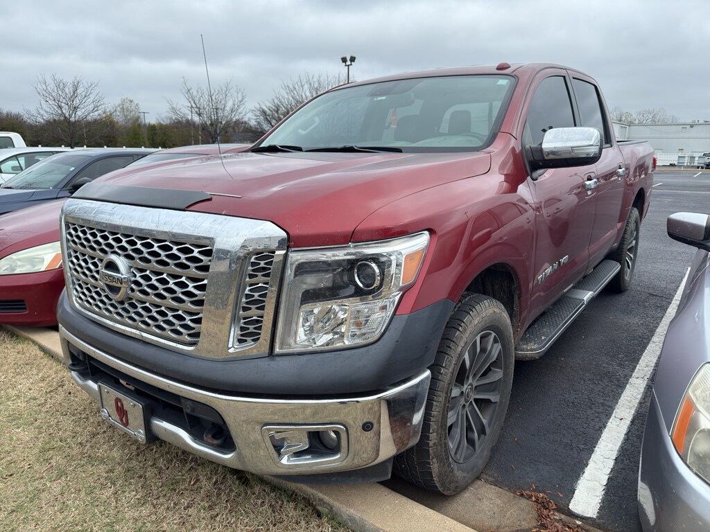 2018 Nissan Titan SL Crew Cab photo 4
