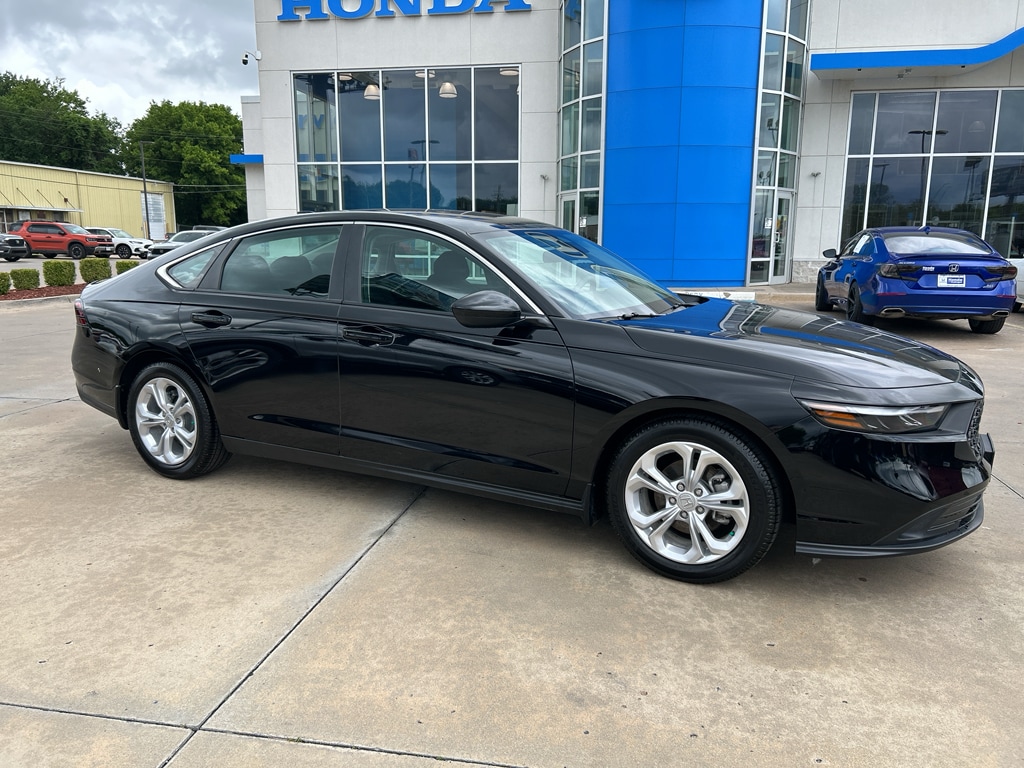 2025 Honda Accord 1.5T LX CVT's photo