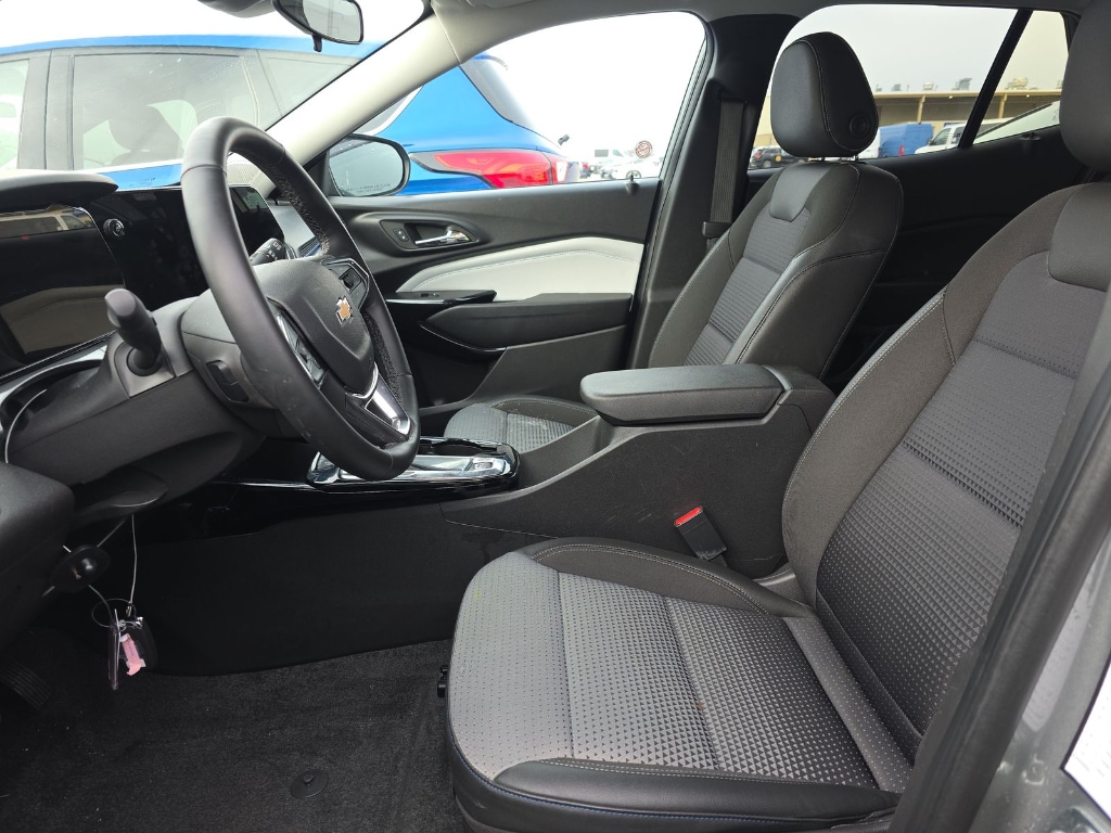Used 2025 Chevrolet Trax LT Sport Utility