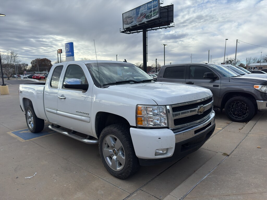 Used 2011 Chevrolet Silverado LT Cab; Extended