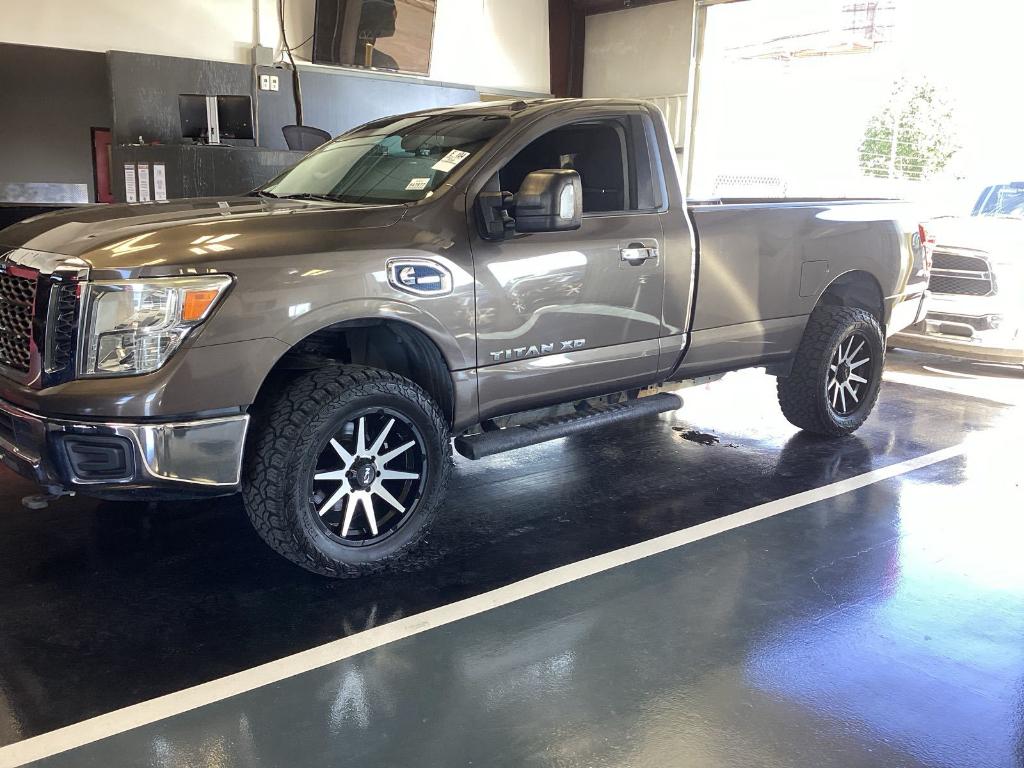 2017 Nissan Titan SV photo 2