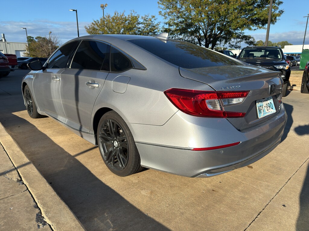 2022 Honda Accord Hybrid Touring photo 3