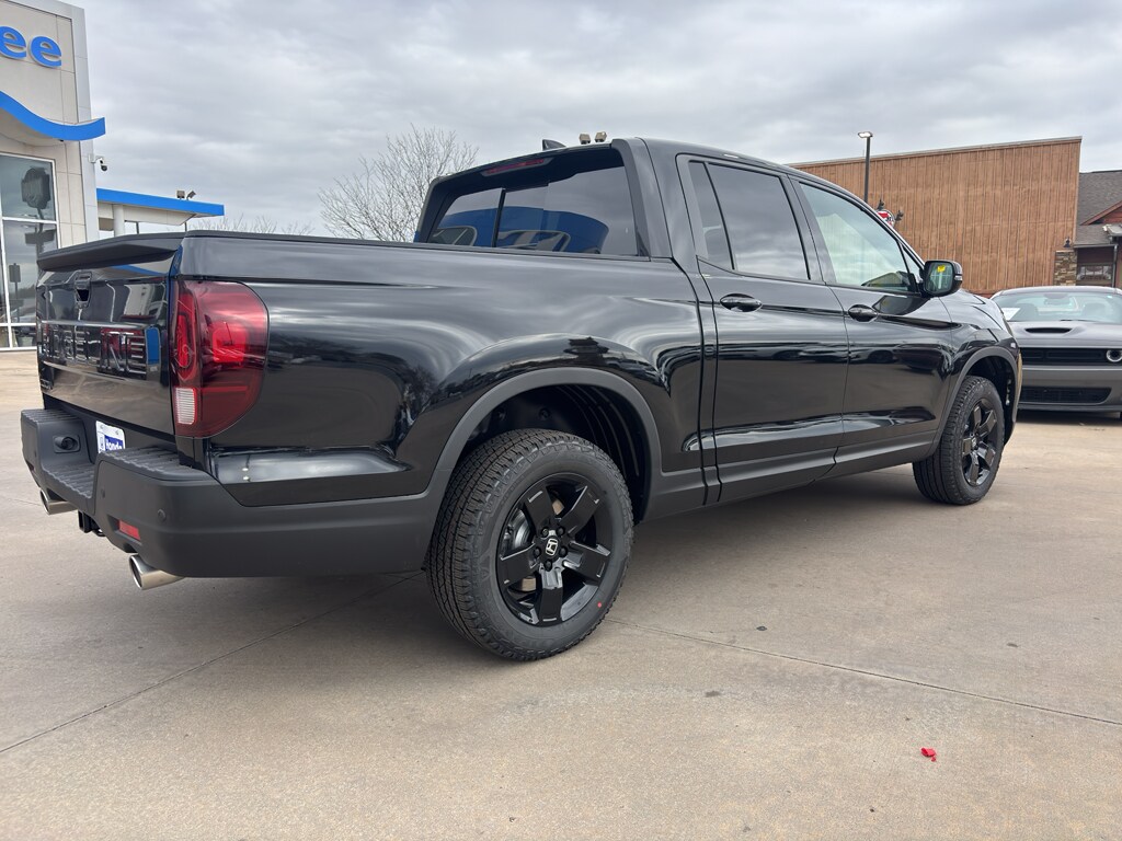 2026 Honda Ridgeline Black Edition photo 3
