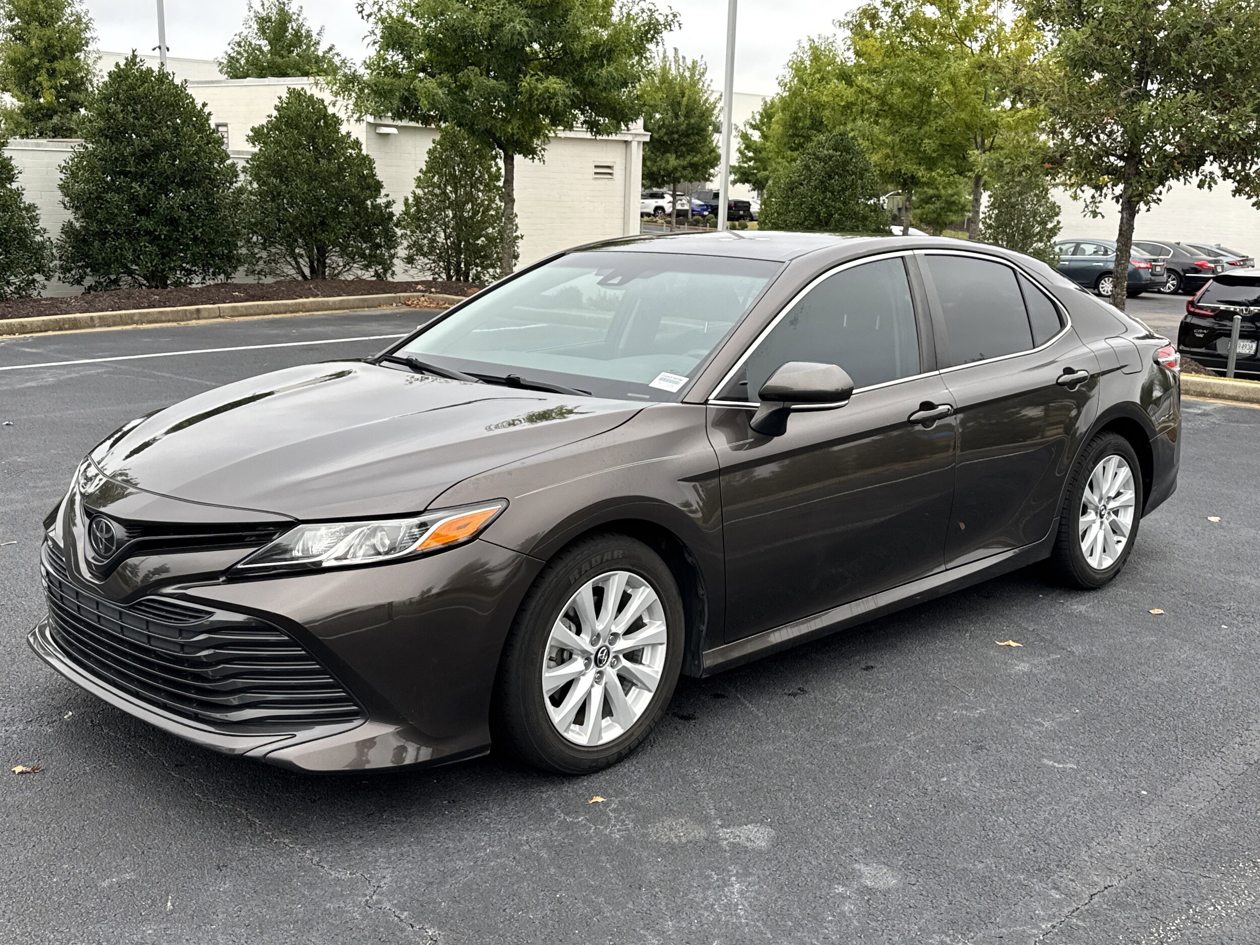 2018 Toyota Camry LE photo 3