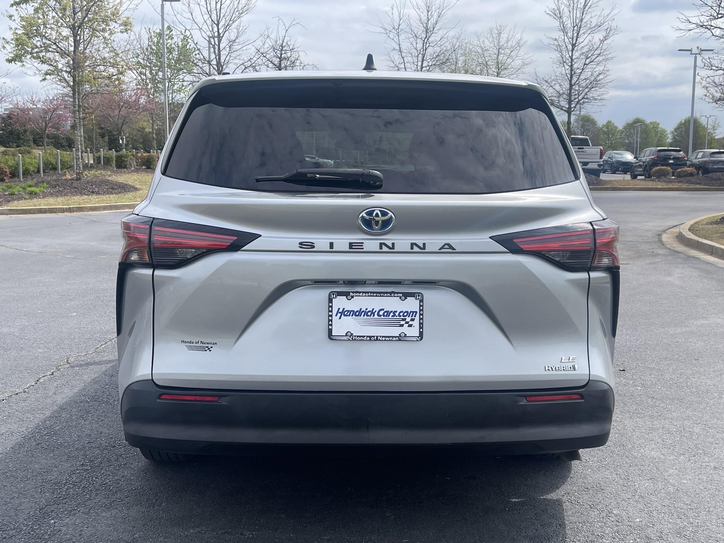 2021 Toyota Sienna LE 8 Passenger photo 3