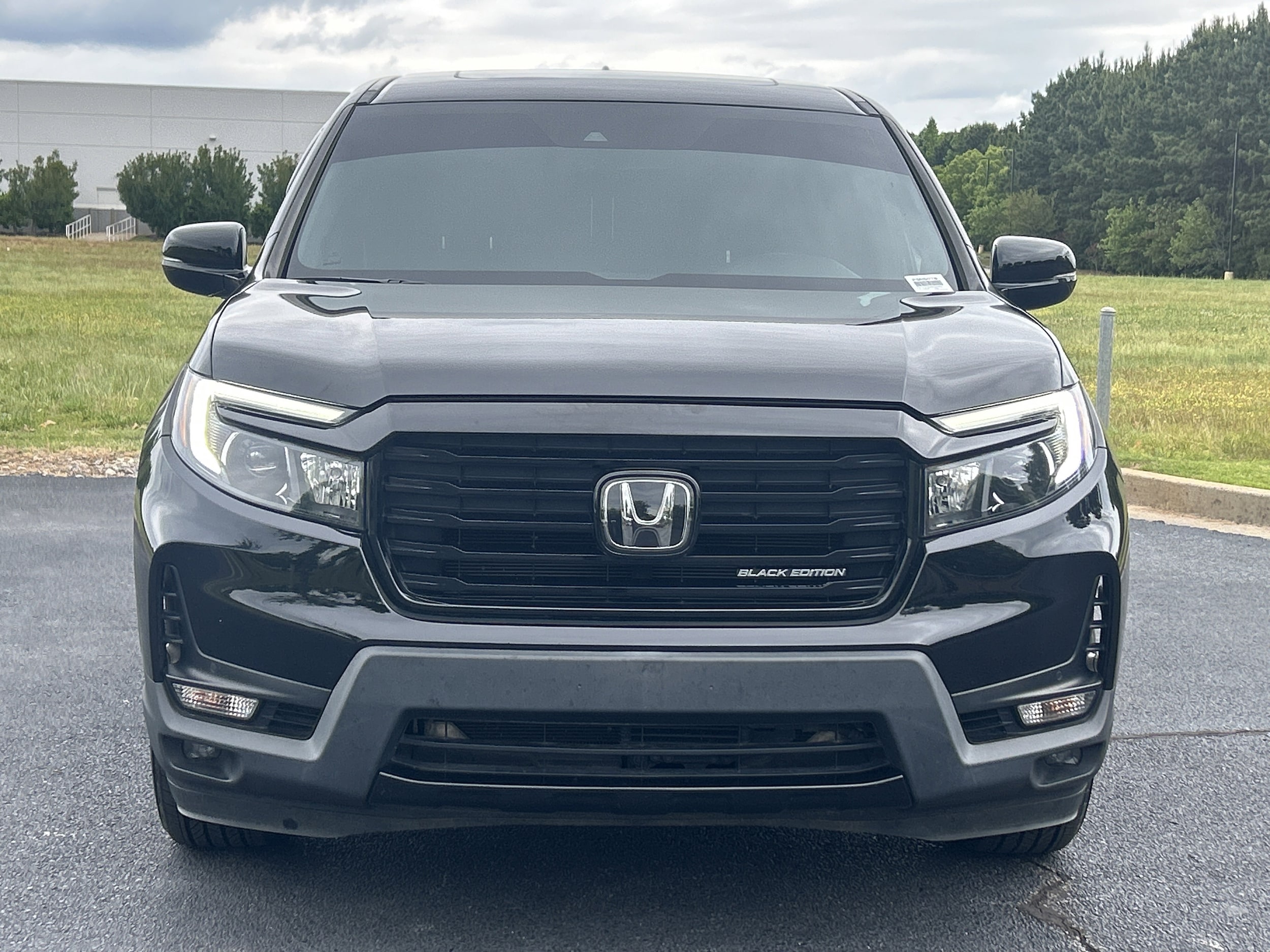 2023 Honda Ridgeline Black Edition photo 2