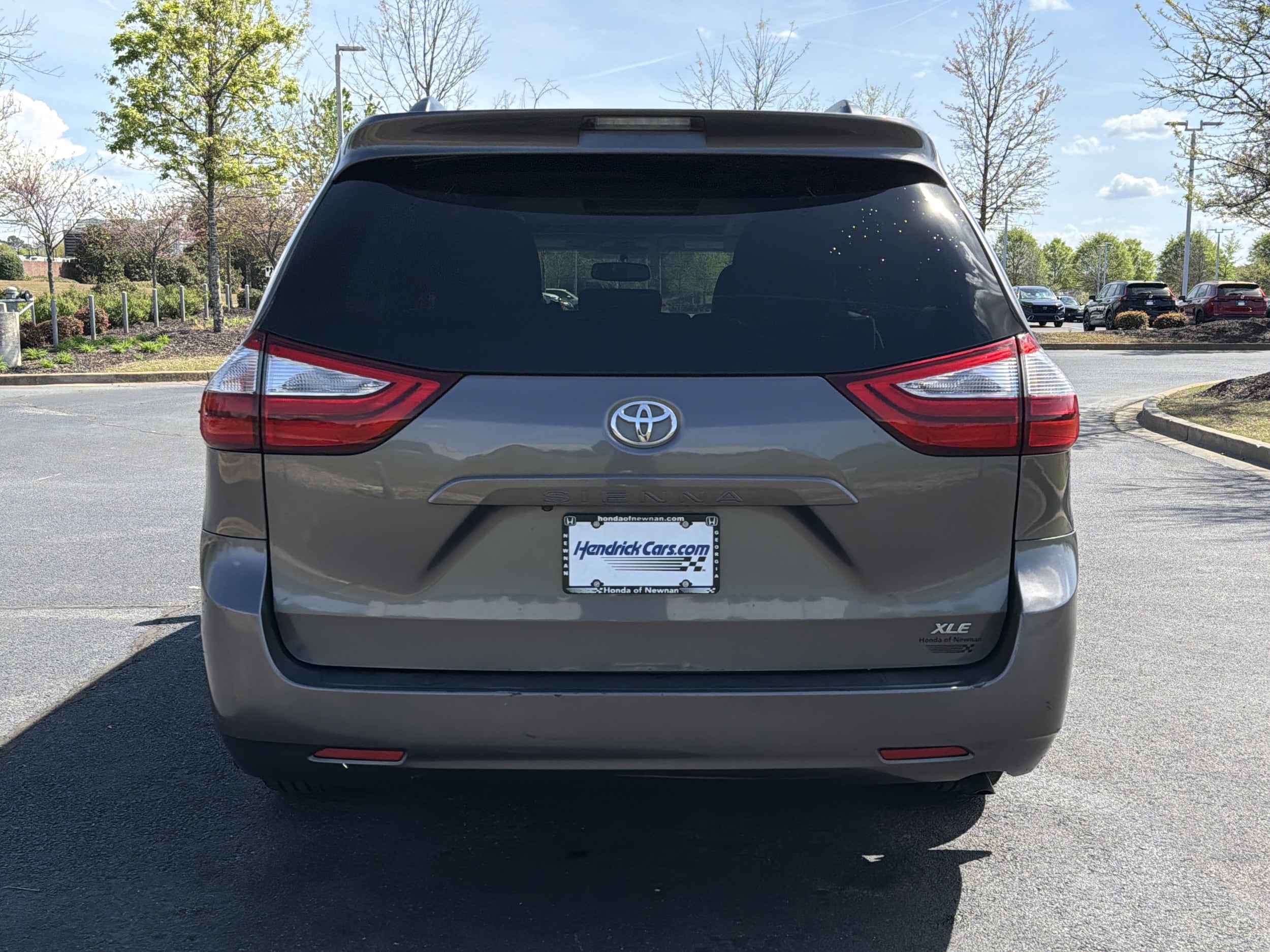 2017 Toyota Sienna XLE 8 Passenger photo 3