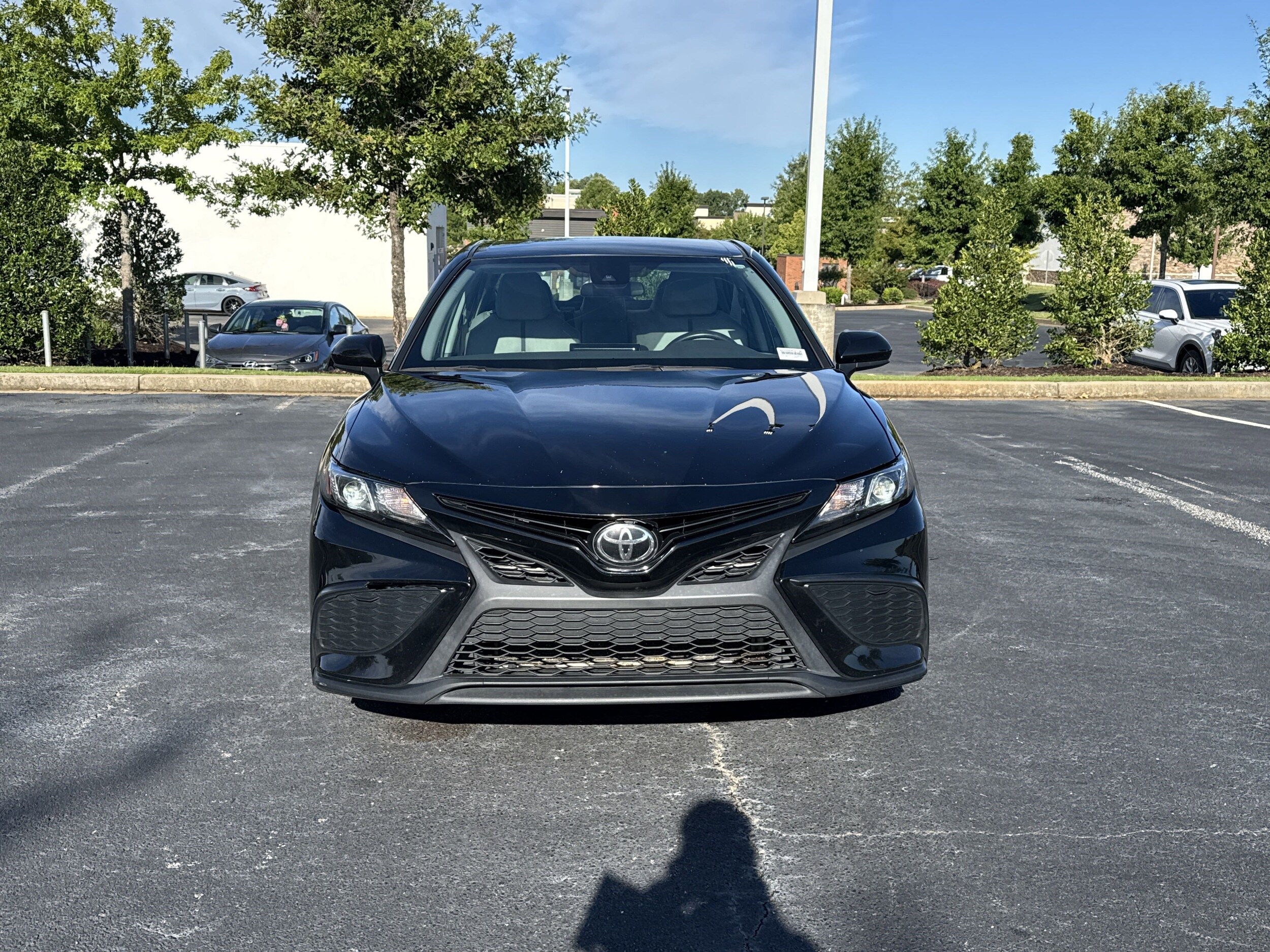 2021 Toyota Camry SE photo 2