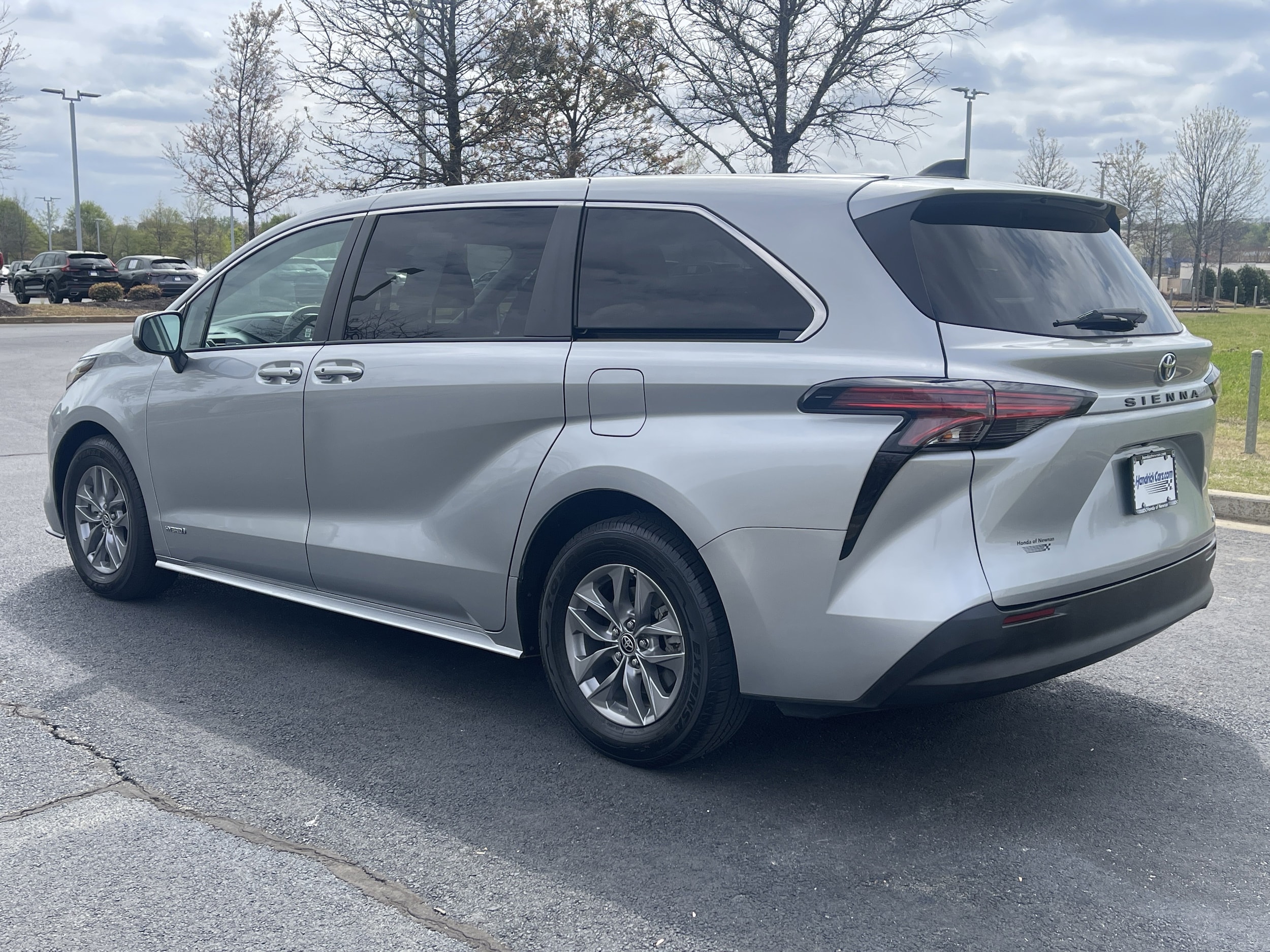 2021 Toyota Sienna LE 8 Passenger photo 6