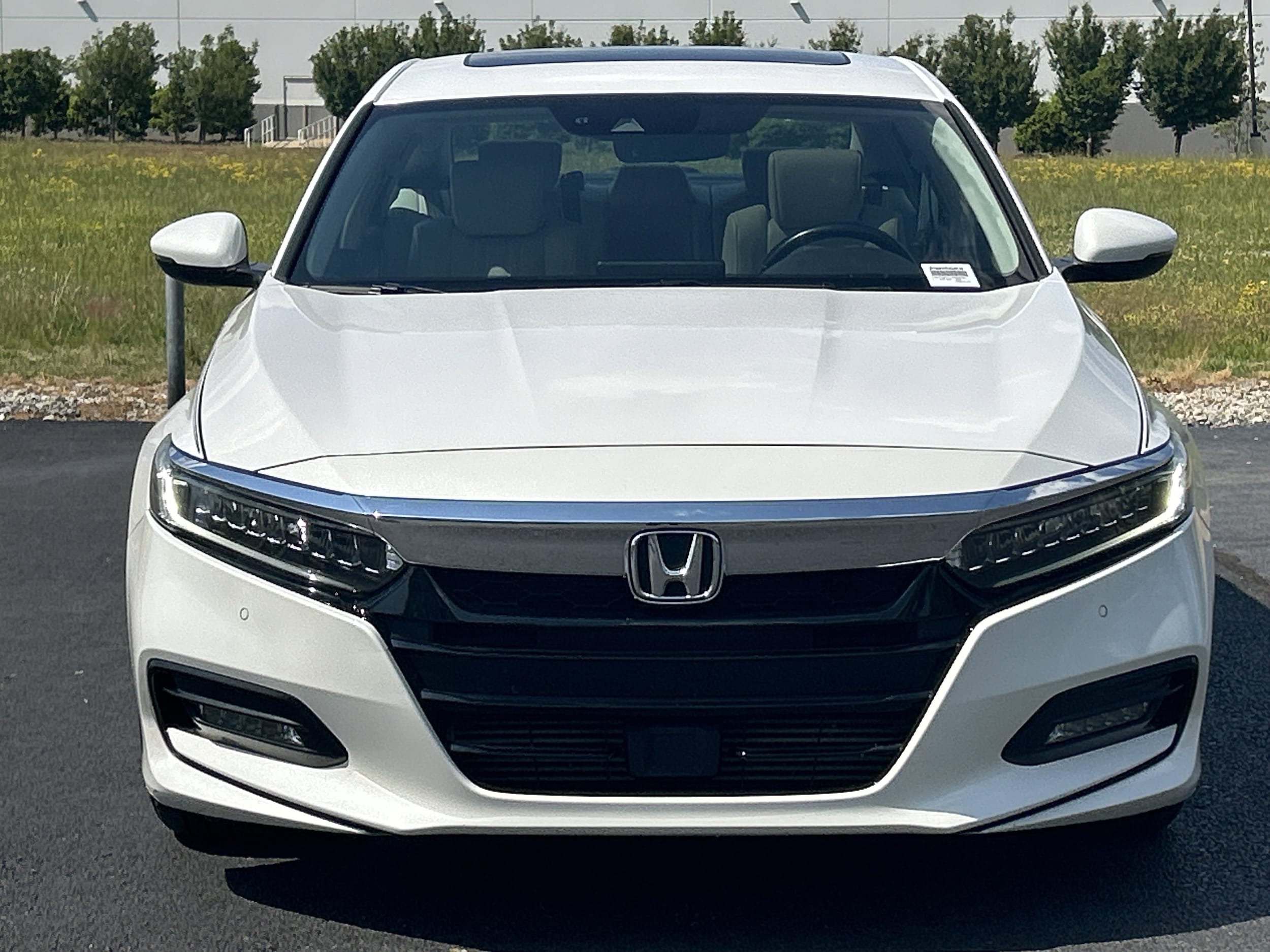 2018 Honda Accord Touring 2.0T photo 2