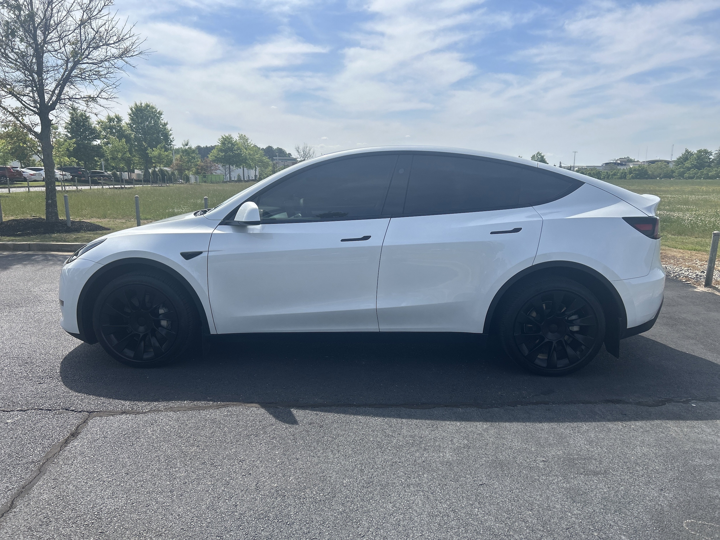 2024 Tesla Model Y Long Range photo 4