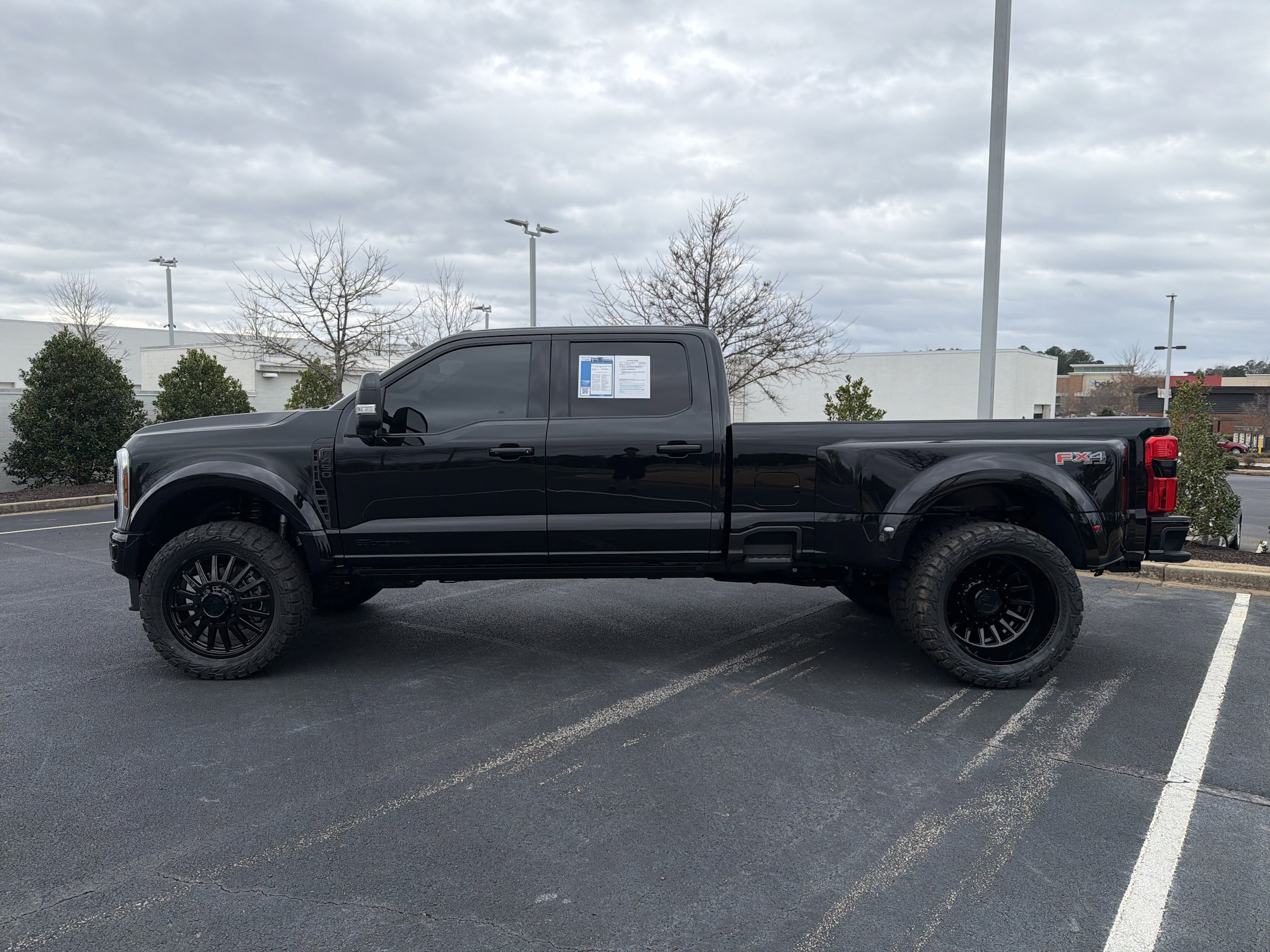 2025 Ford F-450 photo 4