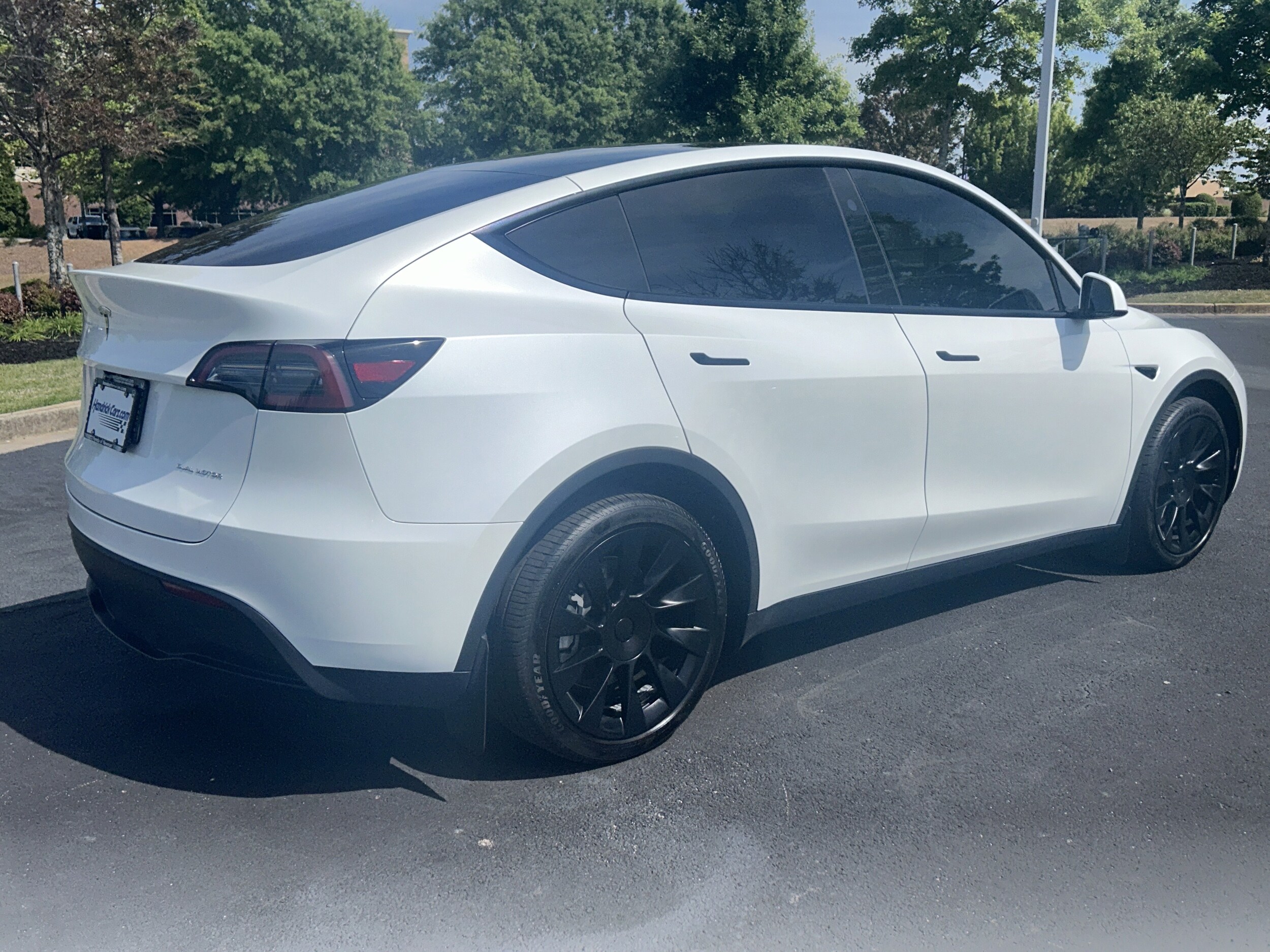 2024 Tesla Model Y Long Range photo 3