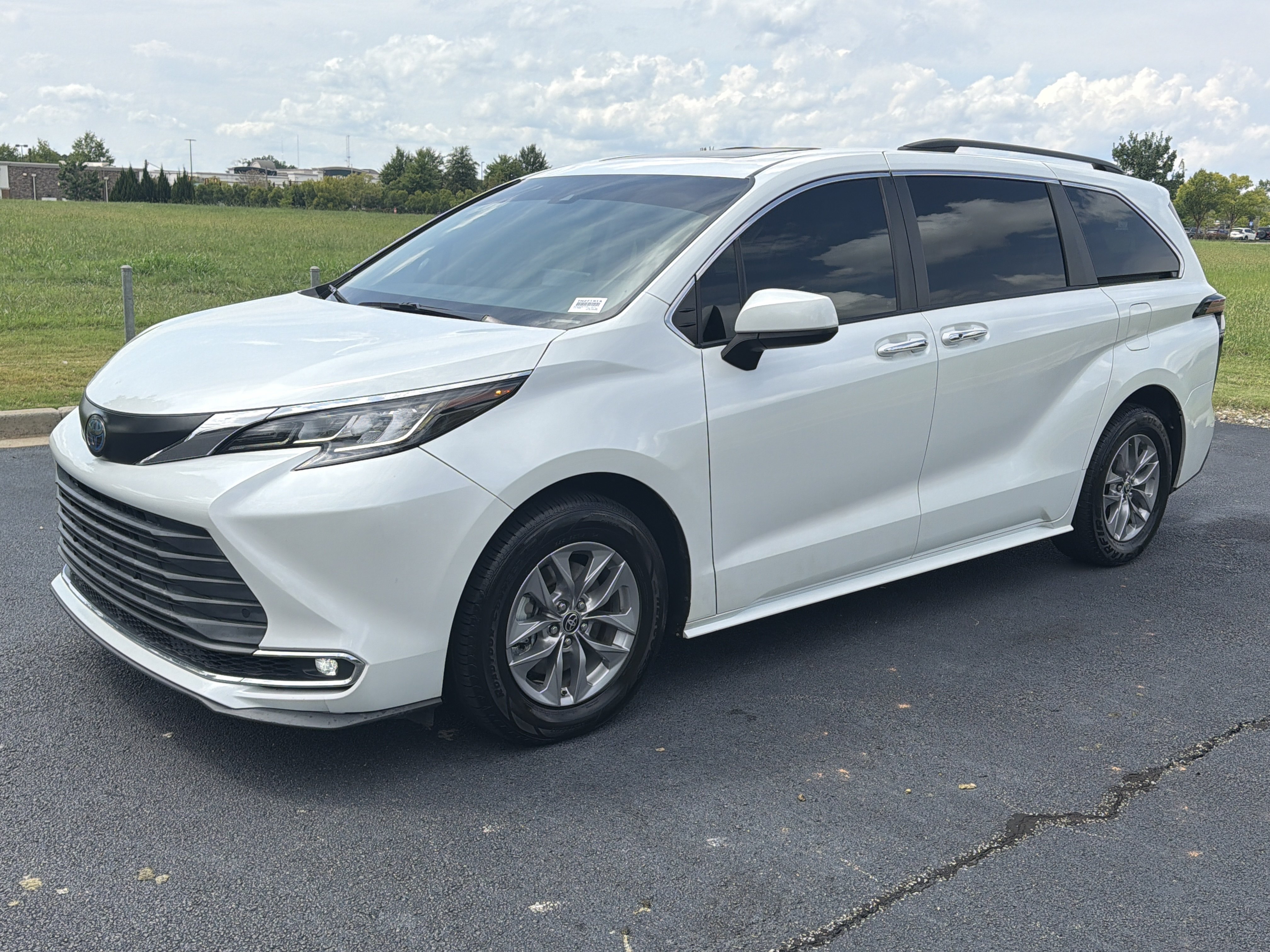 Used 2022 Toyota Sienna XLE 8 Passenger Van Passenger Van