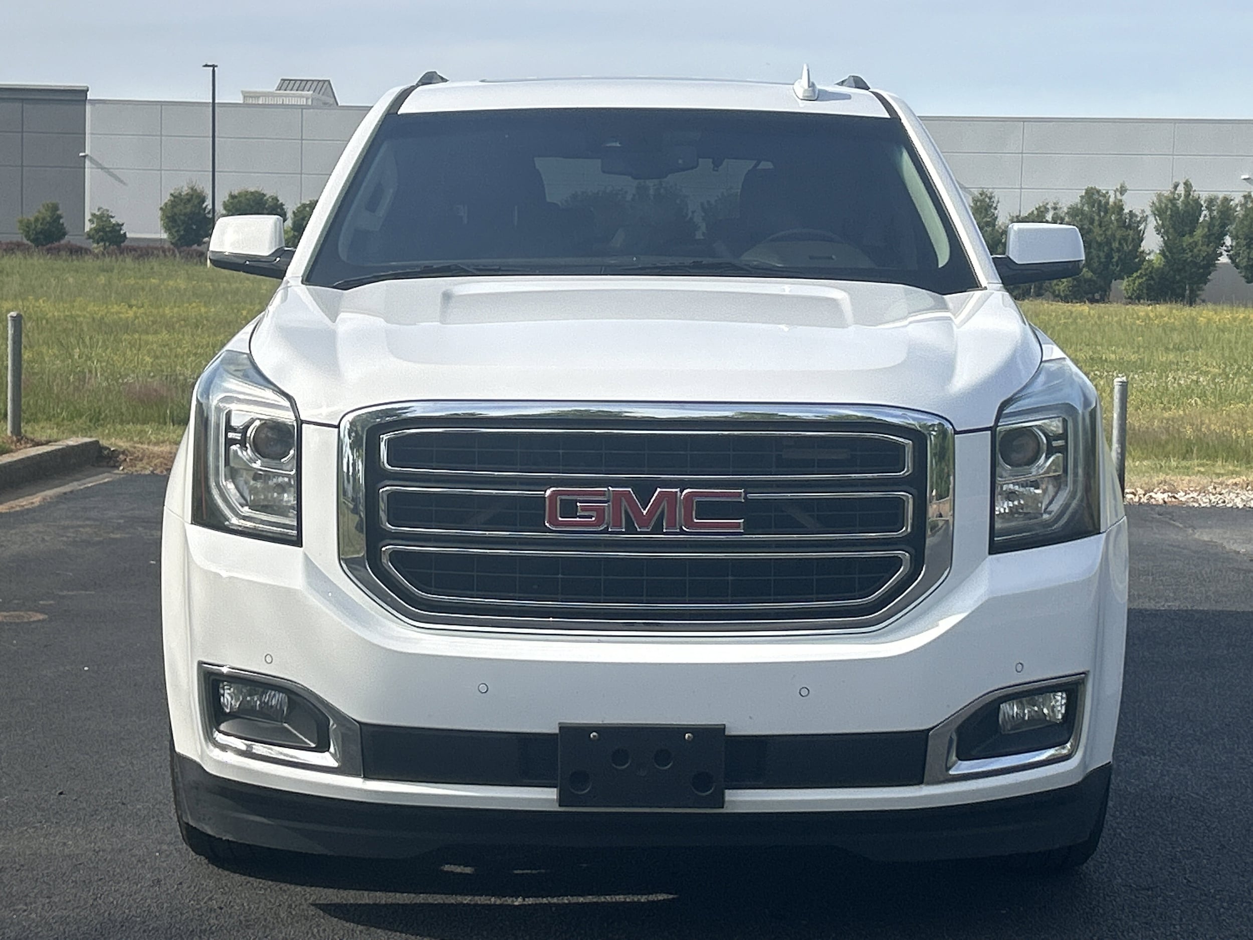 2016 GMC Yukon SLT photo 2