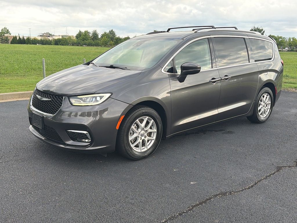 Used 2021 Chrysler Pacifica Touring L Van Passenger Van
