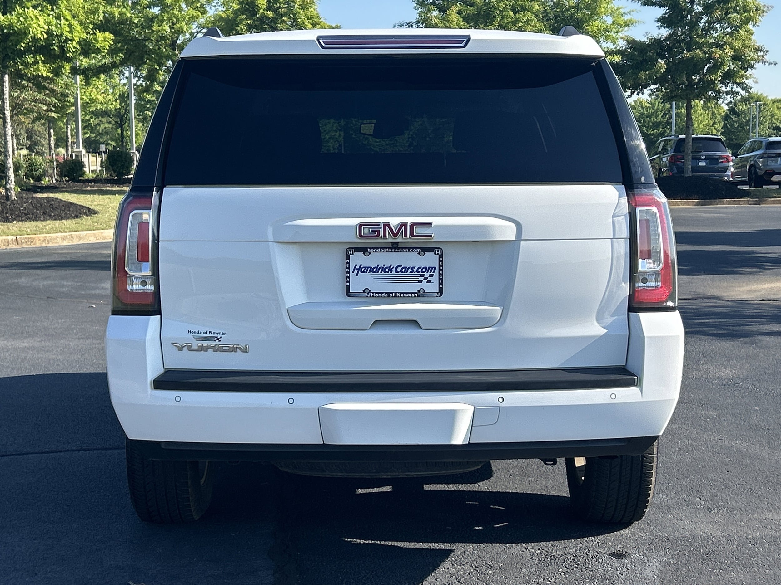 2017 GMC Yukon SLT photo 3
